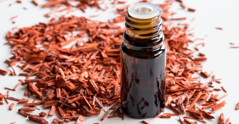 Sandalwood essential oil restores moisture balance in the skin